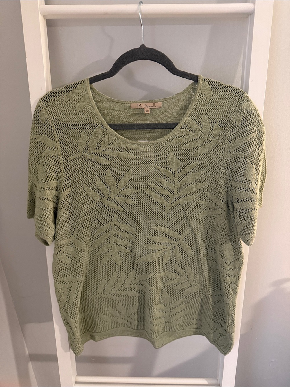 My Danielle Olive Short Sleeve Leaf-Pattern Knit Tee
